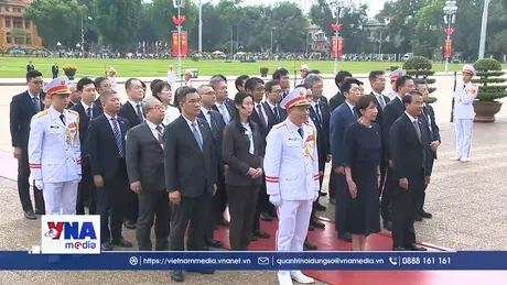 Thủ tướng Nhật Bản Takaichi Sanae vào Lăng viếng Chủ tịch Hồ Chí Minh