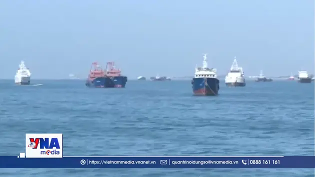 Tàu chiến Mỹ bị trúng tên lửa tại eo biển Hormuz