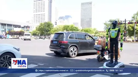 Robot điều tiết giao thông tại Trung Quốc