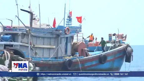Liên tiếp ứng cứu 2 tàu cá nước ngoài gặp sự cố trên biển