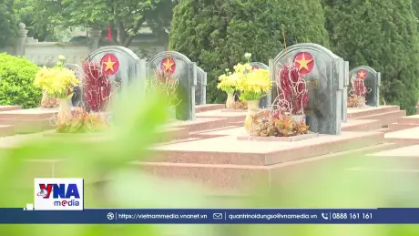 Tri ân trên nghĩa trang liệt sĩ ở Điện Biên