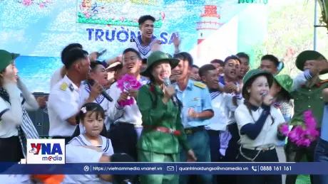 Mang lời ca, tiếng hát đến với chiến sĩ Trường Sa