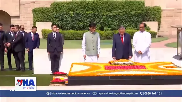 Tổng Bí thư, Chủ tịch nước Tô Lâm đặt vòng hoa tại Khu tưởng niệm Mahatma Gandhi và Tượng Chủ tịch Hồ Chí Minh (Ấn Độ)