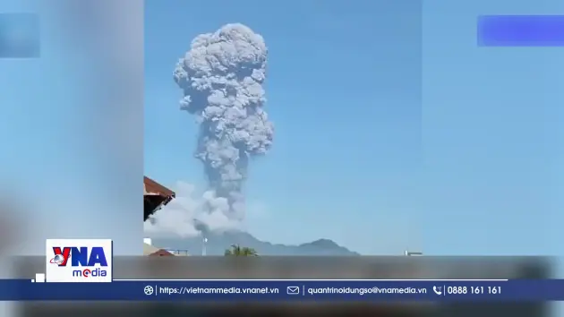 Núi lửa Dukono phun trào tại Indonesia