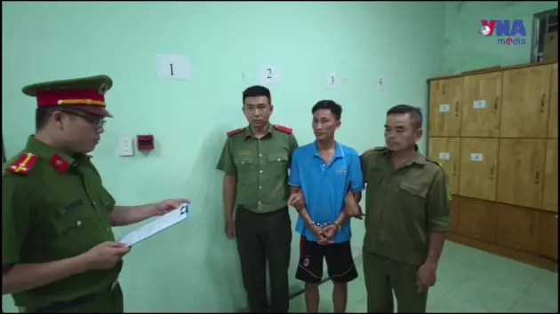 An ninh 365 ngày 8/5: Tạm giữ người đàn ông bạo hành con riêng của vợ