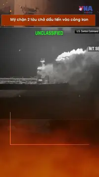 Mỹ nổ súng chặn 2 tàu chở dầu tiến vào cảng Iran