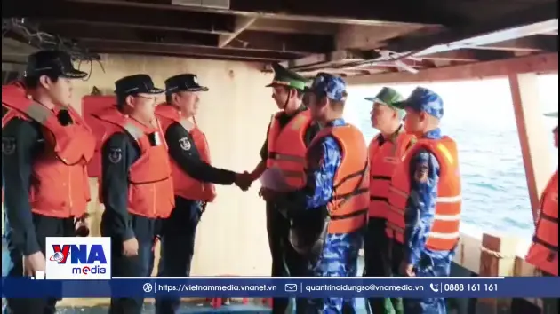 Bàn giao tàu cá cùng ngư dân gặp nạn cho lực lượng chấp pháp Trung Quốc