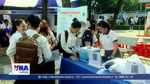 Nhiều sinh viên được doanh nghiệp tuyển dụng tại ngày hội việc làm