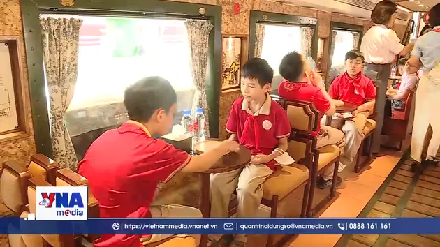 Chuyến tàu đặc biệt nối dài ngọn lửa “Nghìn việc tốt”