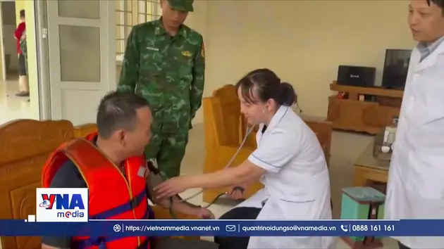 Bộ đội Biên phòng cứu 4 ngư dân gặp nạn trên vùng biển Cô Tô