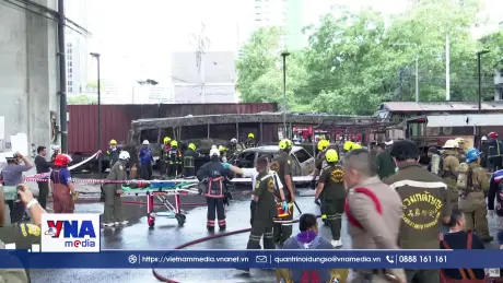 Tai nạn kinh hoàng giữa tàu hỏa và xe buýt ở trung tâm Bangkok
