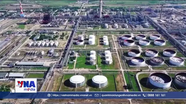 UAE tăng tốc đầu tư vào năng lượng sau khi rời OPEC