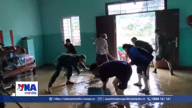 Bộ đội Biên phòng hỗ trợ nhân dân khắc phục hậu quả mưa lũ