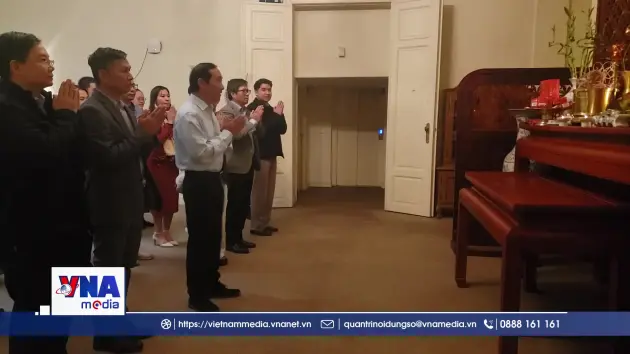 Dâng hương kỷ niệm 136 năm Ngày sinh Chủ tịch Hồ Chí Minh tại Brussels