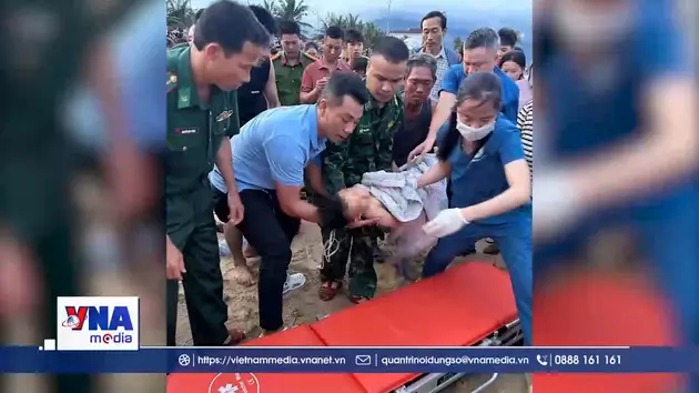 Kịp thời cứu sống cháu bé bị đuối nước khi tắm biển