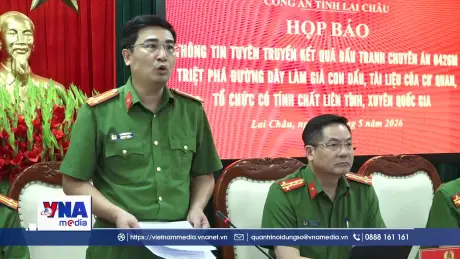 Phá đường dây làm giả giấy tờ, thu giữ gần 10.000 tài liệu