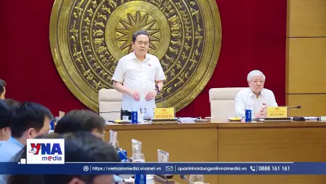 Chủ tịch Quốc hội làm việc với Văn phòng Quốc hội
