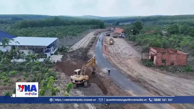 Hiến đất làm đường, mở cơ hội phát triển bền vững