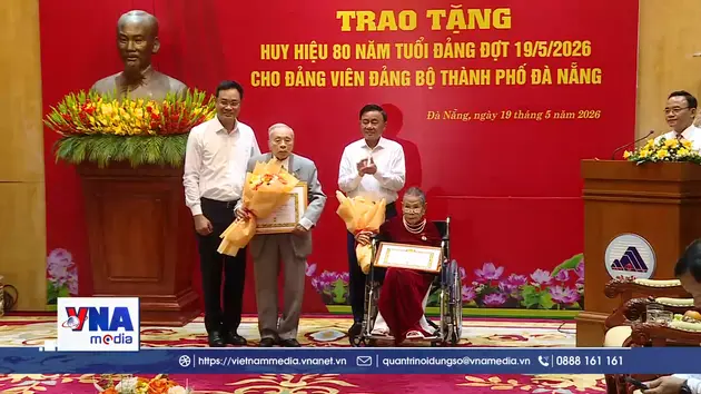 Thường trực Ban Bí thư trao huy hiệu 80 năm tuổi Đảng tại Đà Nẵng