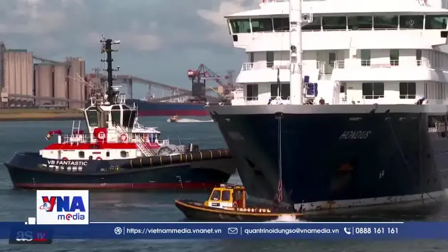 Tàu du lịch MV Hondius cập cảng Hà Lan để khử trùng và cách ly