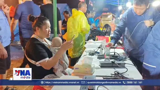 Khẩn trương phân bổ hàng cứu trợ sau vụ động đất miền Nam Trung Quốc