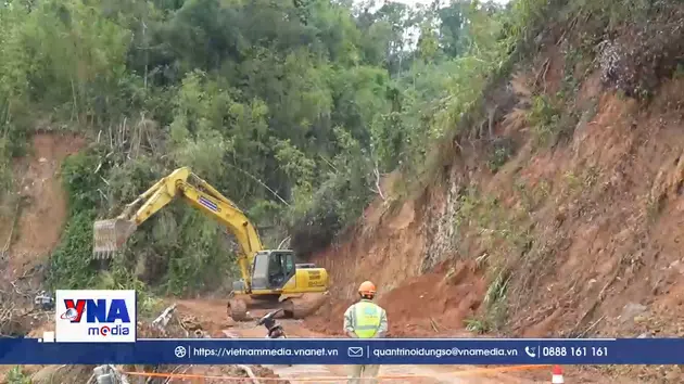 Cấp tập thi công khắc phục sạt lở trên đèo Gia Bắc (Lâm Đồng)
