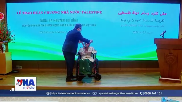Nguyên Phó Chủ tịch nước Nguyễn Thị Bình nhận Huân chương “Ngôi sao công trạng”