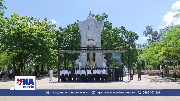 Thủ tướng Lê Minh Hưng tri ân các anh hùng liệt sỹ tại tỉnh Quảng Trị