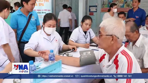 Huy động sức mạnh cộng đồng trong công tác khám chữa bệnh nhân đạo
