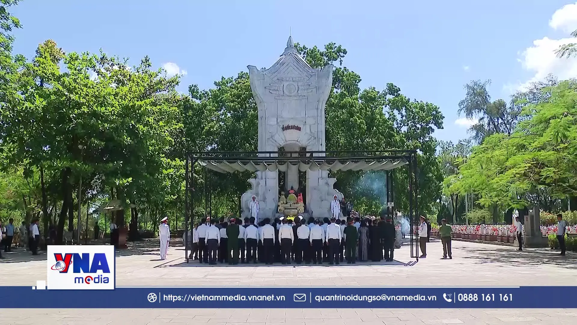 Thủ tướng Lê Minh Hưng tri ân các anh hùng liệt sỹ tại tỉnh Quảng Trị
