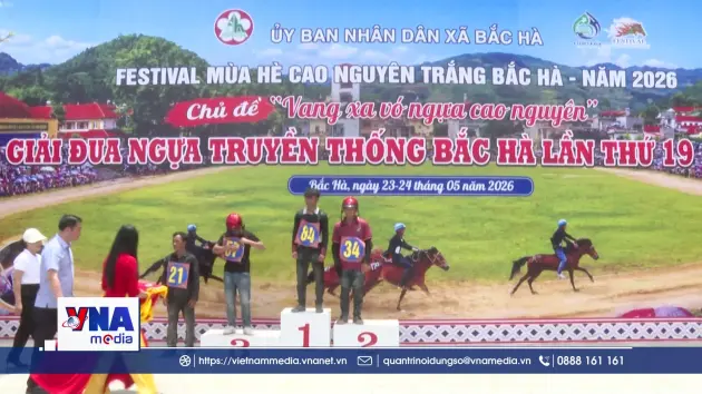 Đông đảo người dân cổ vũ đua ngựa truyền thống Bắc Hà