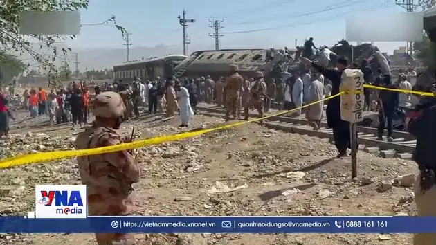 Nổ lớn nhằm vào tàu chở lực lượng an ninh Pakistan