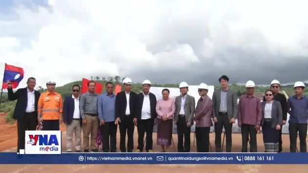 Phó Chủ tịch Quốc hội Lào thăm dự án trọng điểm của Việt Nam