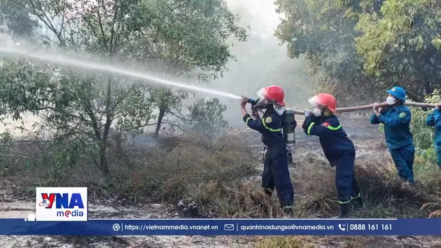 Khẩn trương dập lửa cháy rừng tại Quảng Trị