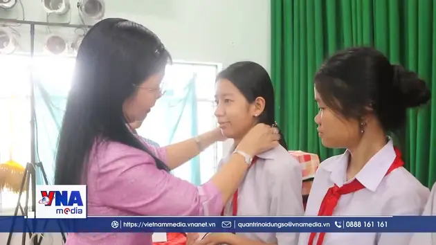 Lãnh đạo tỉnh An Giang thăm, tặng quà trẻ em có hoàn cảnh đặc biệt