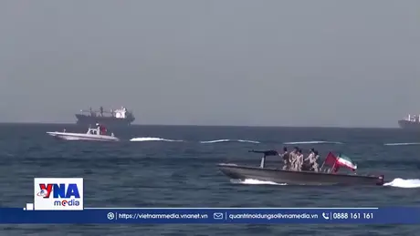 Iran bắn cảnh cáo 4 tàu cố vượt eo biển Hormuz
