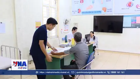 Người dân mong chờ sớm được khám sức khỏe định kỳ miễn phí