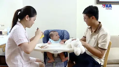 La bàn sức khỏe: Ăn dặm đúng cách - Bé khỏe, mẹ vui
