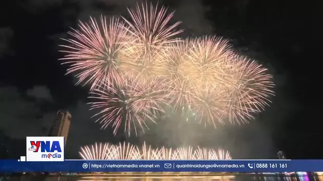 Sông Hàn hóa “dòng sông ánh sáng” trong đêm khai mạc DIFF 2026