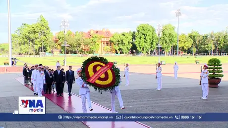 Thủ tướng Lào vào Lăng viếng Chủ tịch Hồ Chí Minh