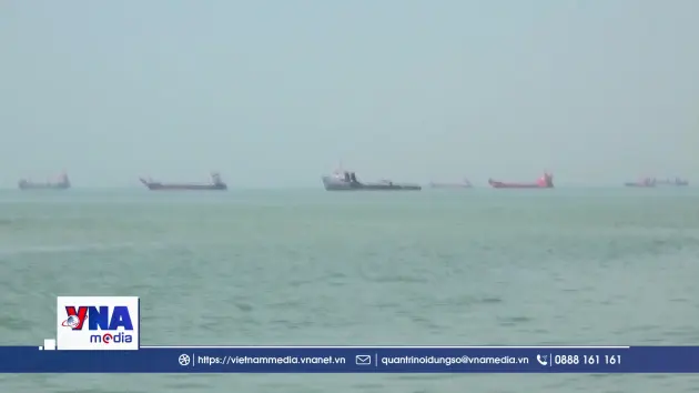 Iran và Mỹ tuyên bố trái chiều về tình trạng của eo biển Hormuz