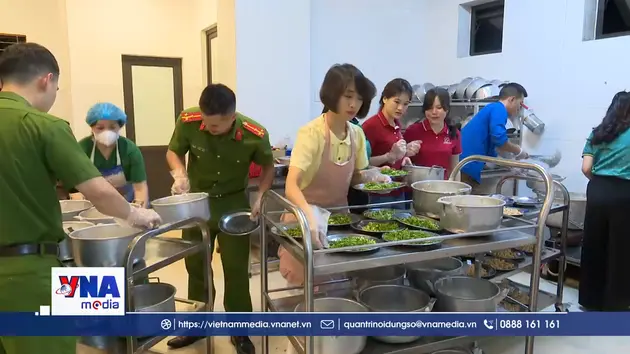 Nồi cháo nghĩa tình tiếp sức thí sinh dân tộc thiểu số xứ Lạng