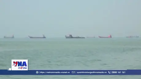 Iran và Mỹ tuyên bố trái chiều về tình trạng của eo biển Hormuz