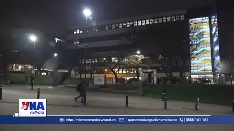 Anh nới lỏng đầu vào đại học