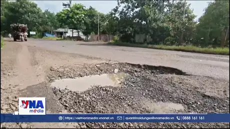 Đường nối vùng biên xuống cấp tiềm ẩn tai nạn giao thông