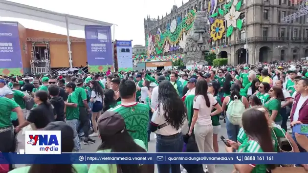 Không khi bóng đá sôi động tại Quảng trường Zócalo