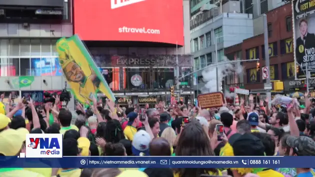 Cổ động viên Brazil biến Quảng trường Thời đại thành Lễ hội Samba