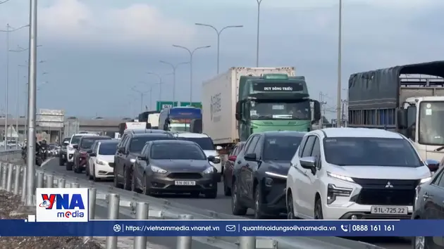 Hàng nghìn phương tiện chật vật di chuyển do ùn tắc tại Đồng Nai