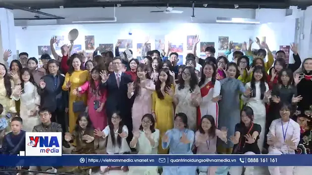 “Bonjour Vietnam” - Paris lan tỏa sắc màu văn hóa Việt Nam