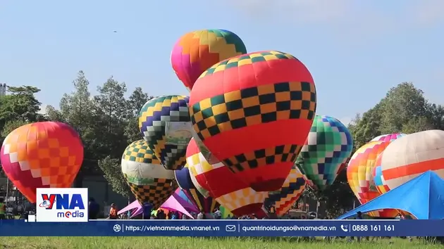 Đặc sắc màn trình diễn khinh khí cầu tại Lễ hội Sen Đồng Tháp